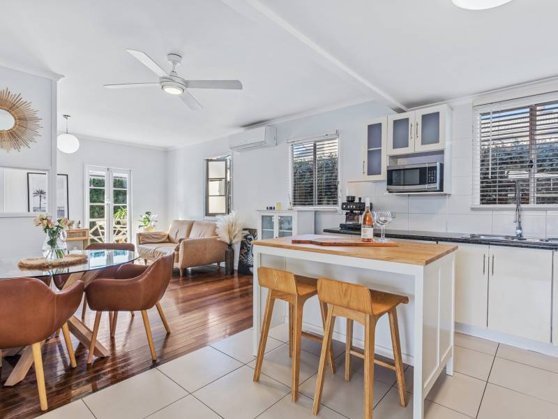 18 Bellevue Parade, Labrador, QLD 4215 AUS