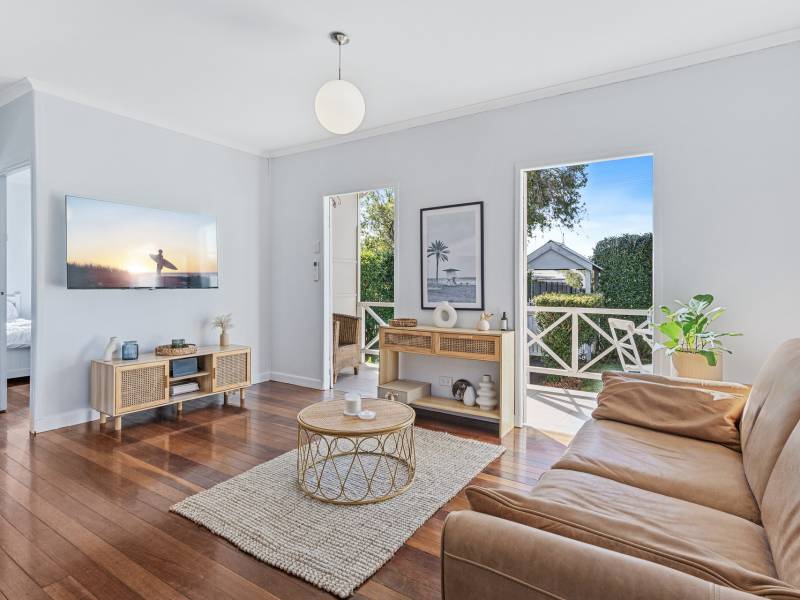 18 Bellevue Parade, Labrador, QLD 4215 AUS