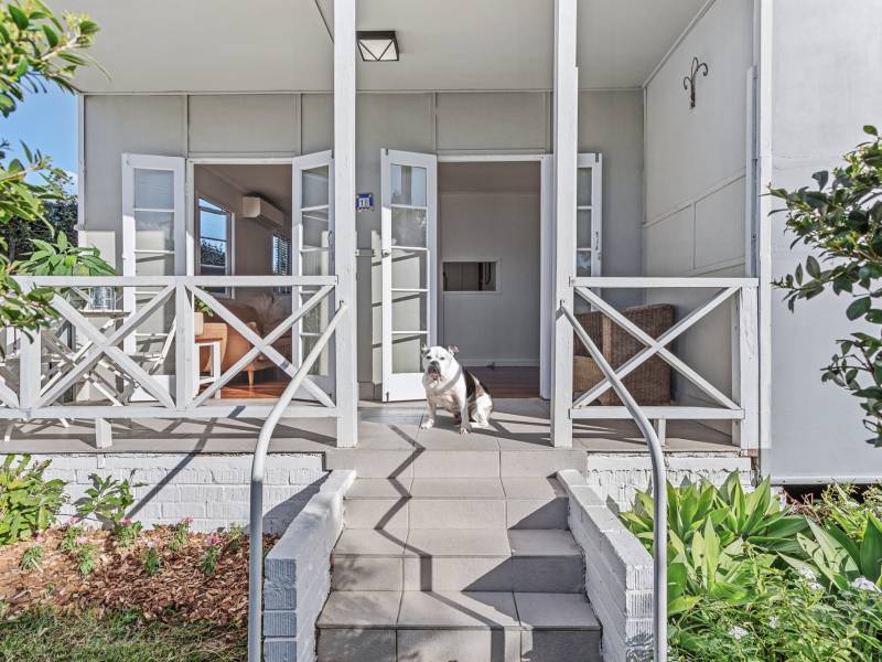 18 Bellevue Parade, Labrador, QLD 4215 AUS