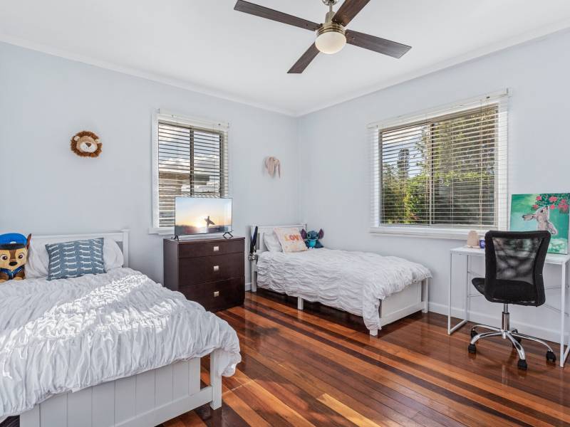 18 Bellevue Parade, Labrador, QLD 4215 AUS