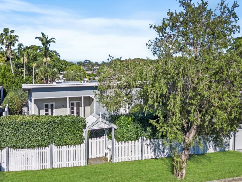 18 Bellevue Parade, Labrador, QLD 4215 AUS