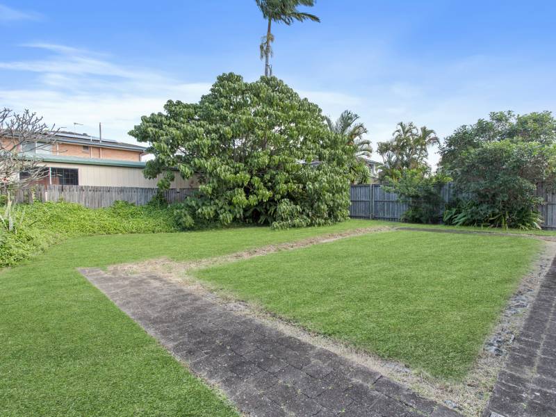 6 Saltash Street, Labrador, QLD 4215 AUS