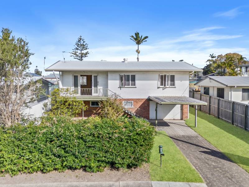 6 Saltash Street, Labrador, QLD 4215 AUS