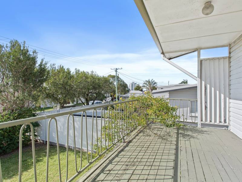 6 Saltash Street, Labrador, QLD 4215 AUS