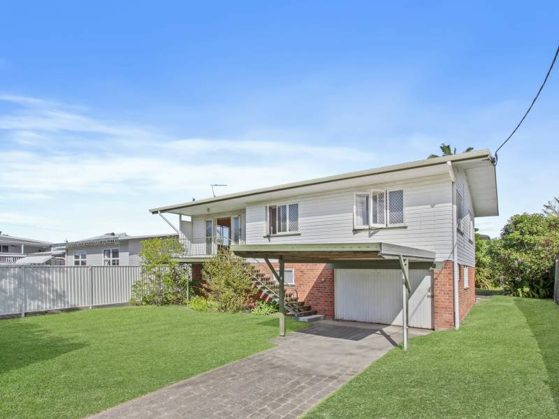6 Saltash Street, Labrador, QLD 4215 AUS