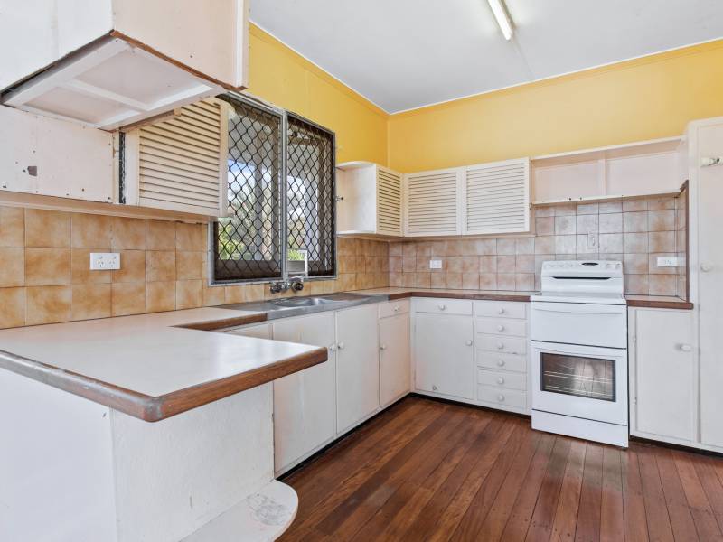 6 Saltash Street, Labrador, QLD 4215 AUS