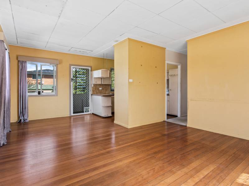 6 Saltash Street, Labrador, QLD 4215 AUS
