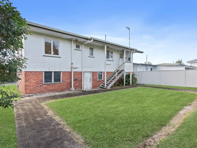 6 Saltash Street, Labrador, QLD 4215 AUS