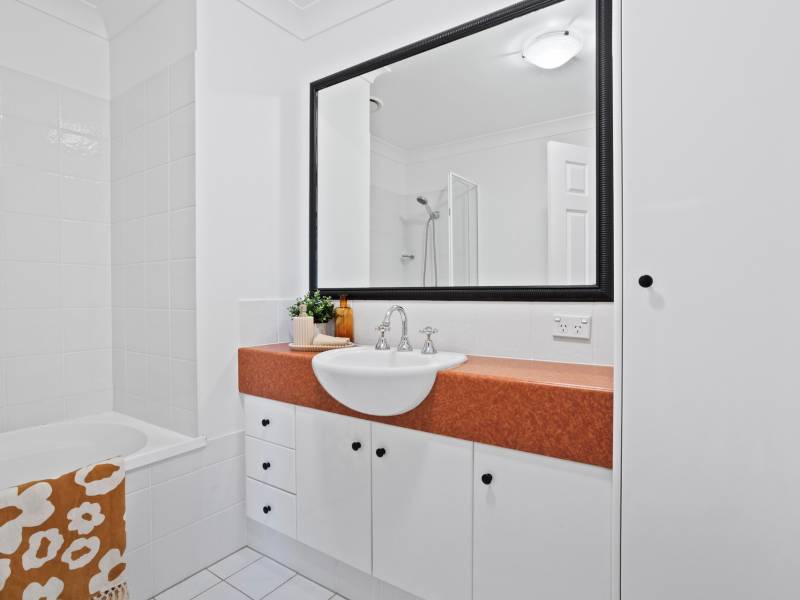 10/100 Cotlew Street East, Southport, QLD 4215 AUS