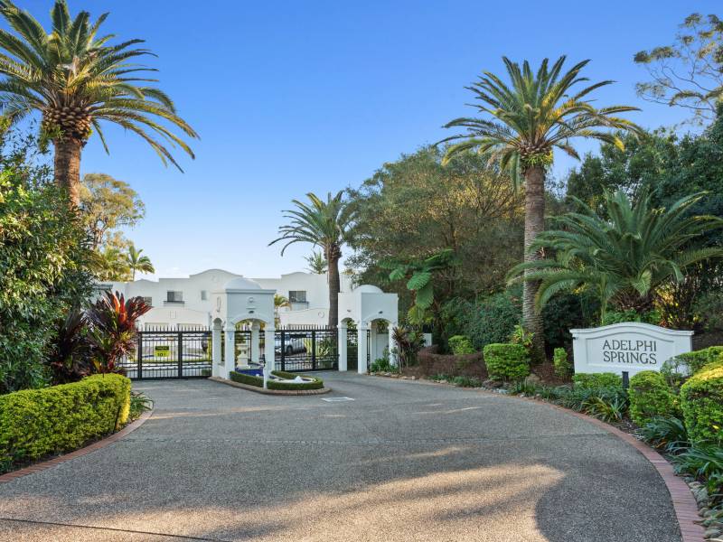 10/100 Cotlew Street East, Southport, QLD 4215 AUS