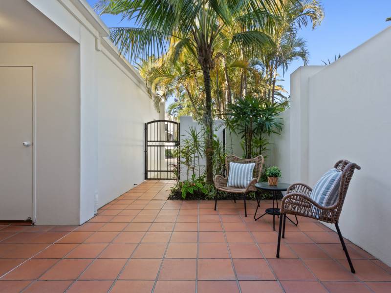 10/100 Cotlew Street East, Southport, QLD 4215 AUS