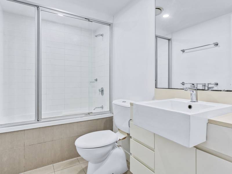 32008/9 Lawson Street, Southport, QLD 4215 AUS