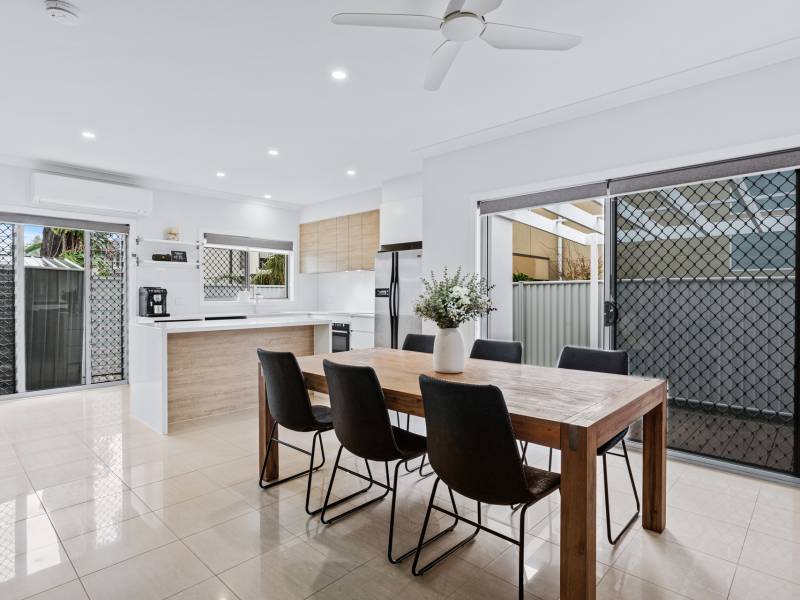 4/60 Broad Street, Labrador, QLD 4215 AUS