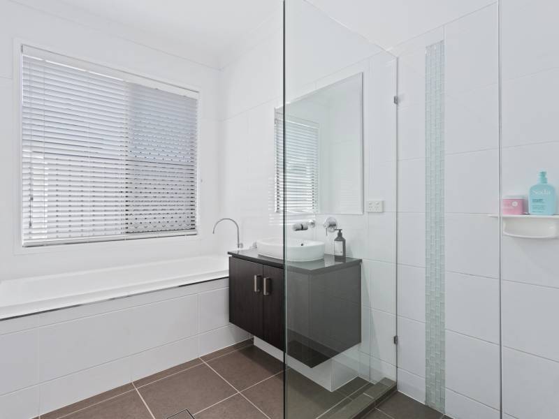 7 Goss Avenue, Labrador, QLD 4215 AUS