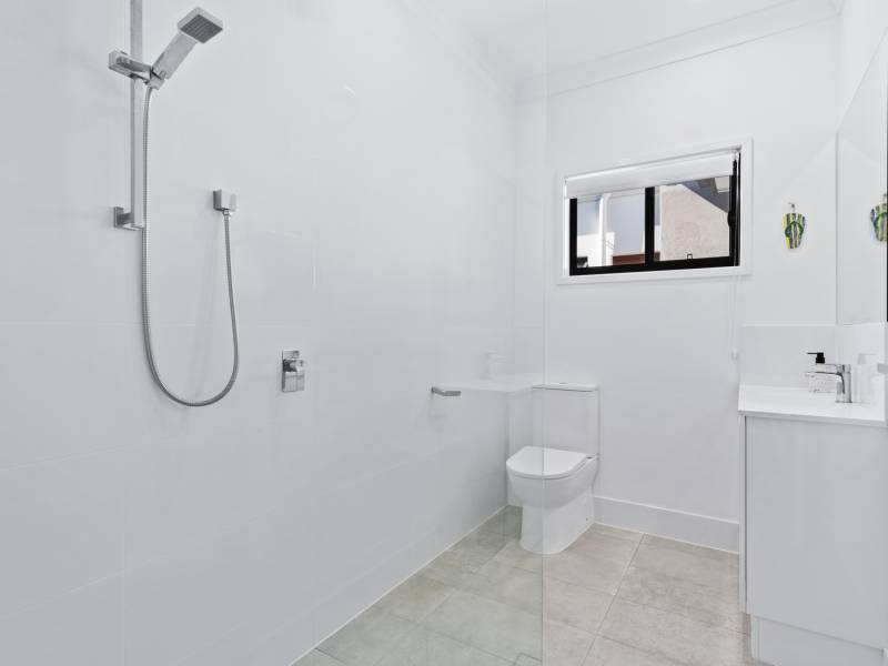 7 Goss Avenue, Labrador, QLD 4215 AUS