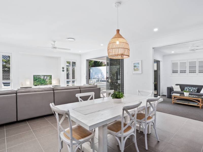 7 Goss Avenue, Labrador, QLD 4215 AUS