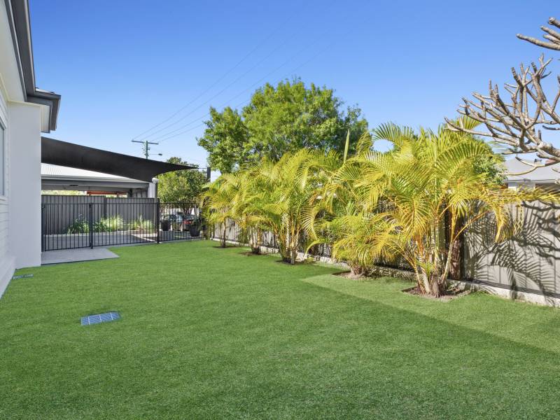 7 Goss Avenue, Labrador, QLD 4215 AUS