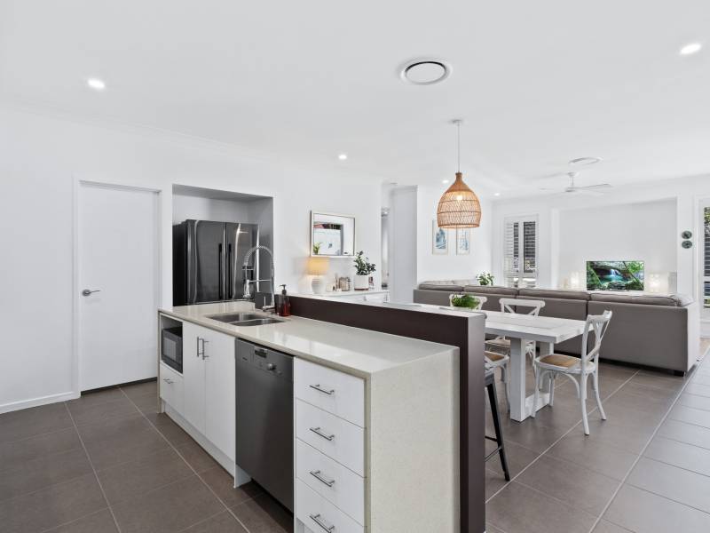 7 Goss Avenue, Labrador, QLD 4215 AUS