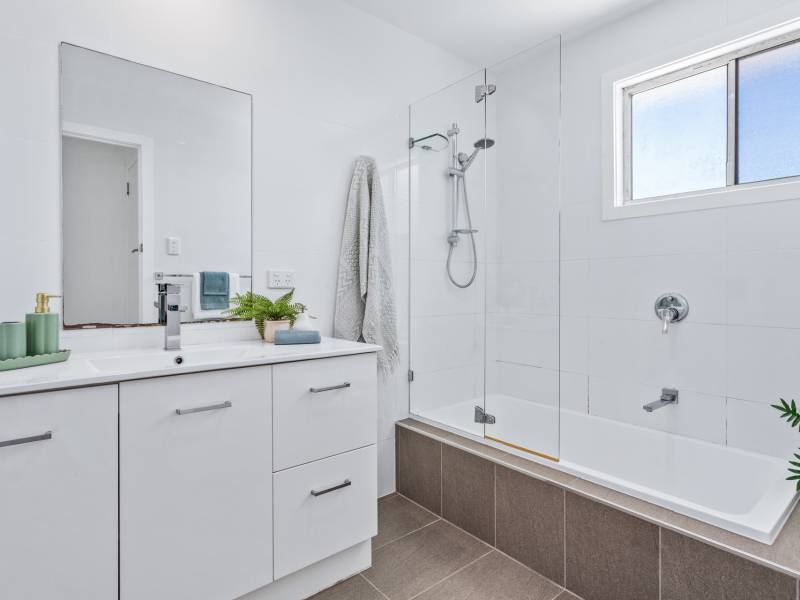 8 Beeka Street, Labrador, QLD 4215 AUS