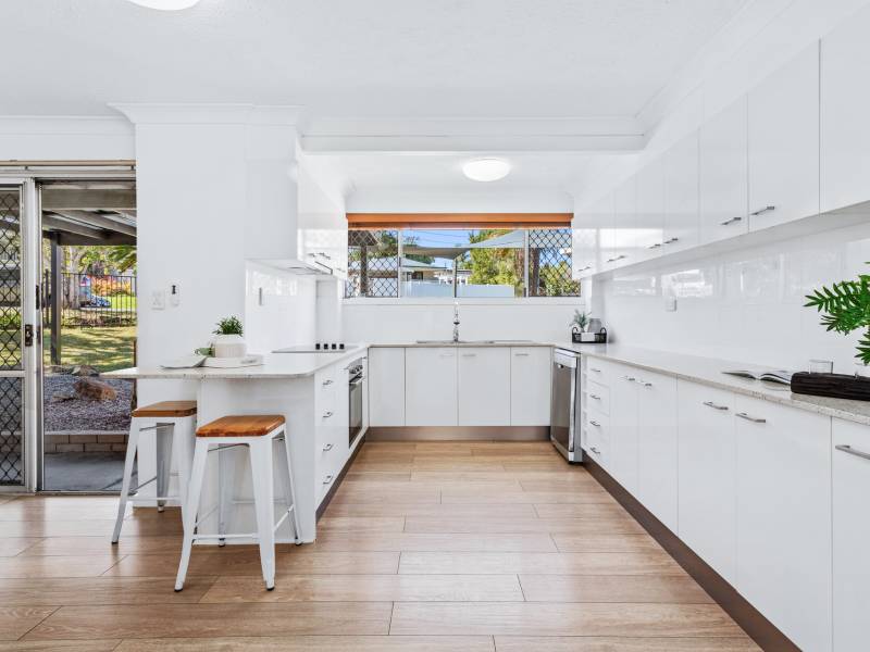 8 Beeka Street, Labrador, QLD 4215 AUS