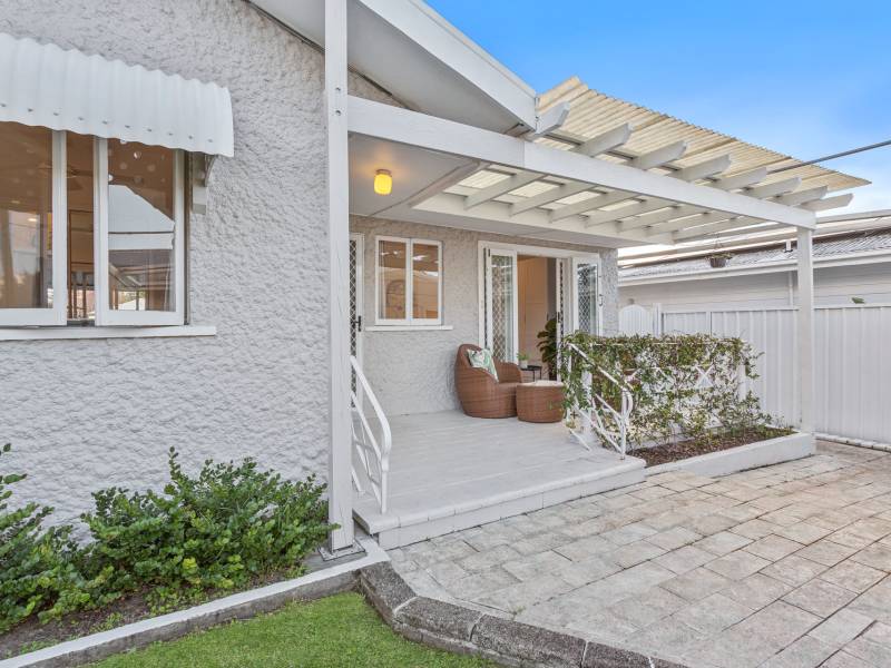 34 Ernest Street, Labrador, QLD 4215 AUS