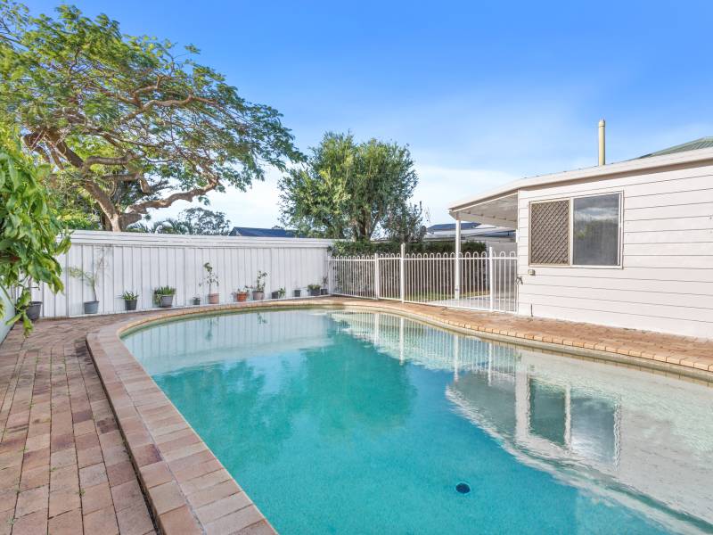34 Ernest Street, Labrador, QLD 4215 AUS
