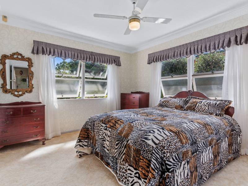25 Muir Street, Labrador, QLD 4215 AUS
