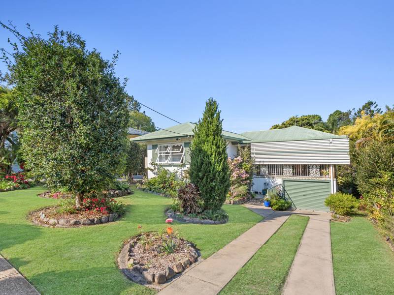 25 Muir Street, Labrador, QLD 4215 AUS