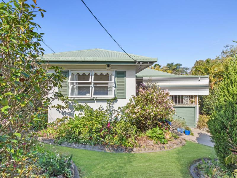 25 Muir Street, Labrador, QLD 4215 AUS