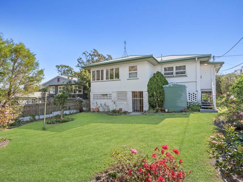 25 Muir Street, Labrador, QLD 4215 AUS