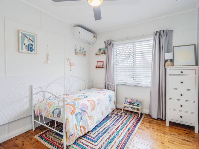 70 Robert Street, Labrador, QLD 4215 AUS