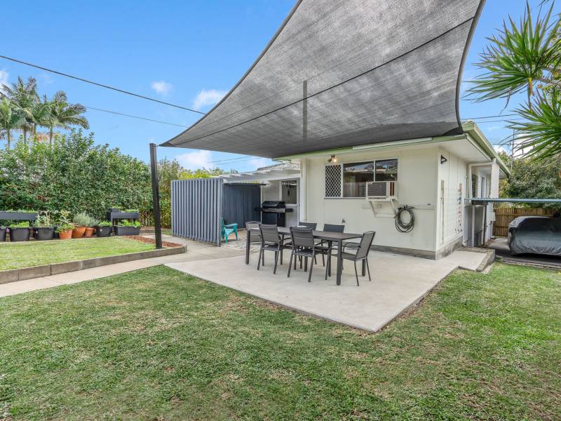70 Robert Street, Labrador, QLD 4215 AUS