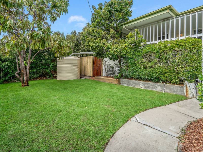 70 Robert Street, Labrador, QLD 4215 AUS