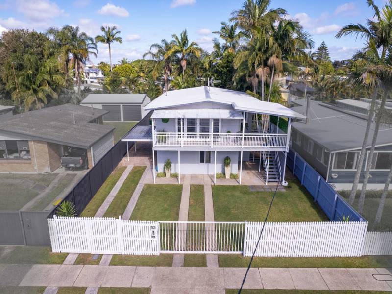 52 Whiting Street, Labrador, QLD 4215 AUS