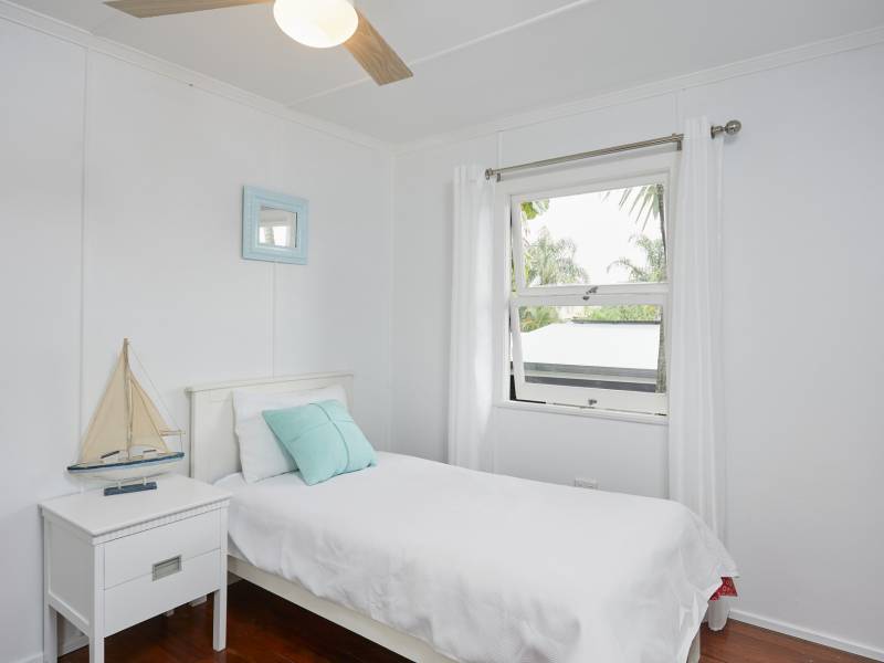 52 Whiting Street, Labrador, QLD 4215 AUS