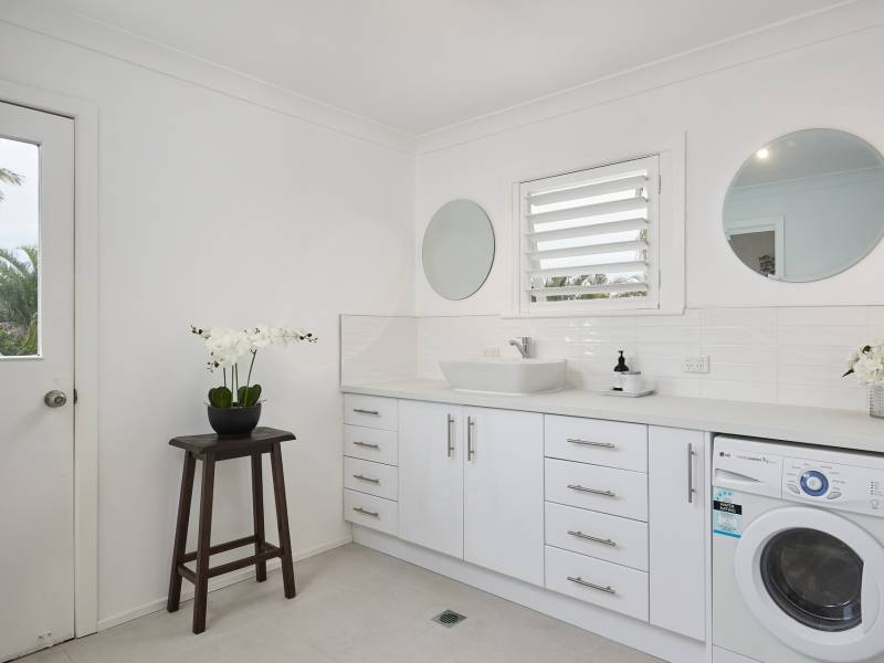 52 Whiting Street, Labrador, QLD 4215 AUS