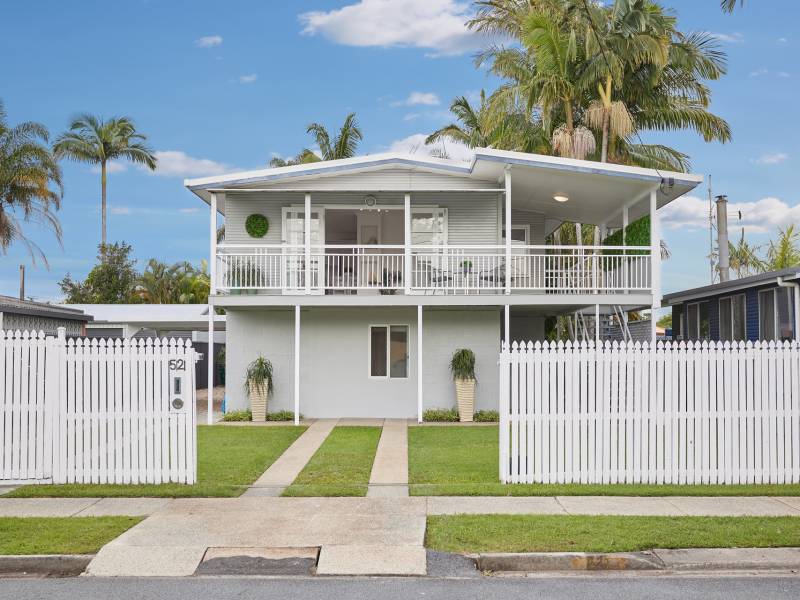52 Whiting Street, Labrador, QLD 4215 AUS