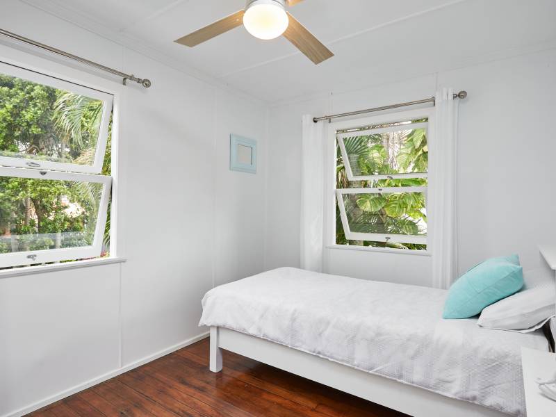 52 Whiting Street, Labrador, QLD 4215 AUS