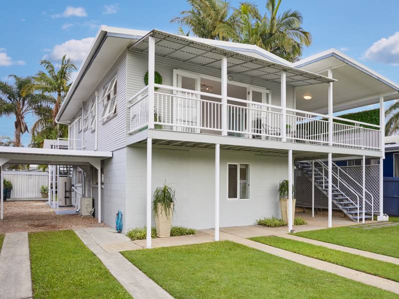 52 Whiting Street, Labrador, QLD 4215 AUS