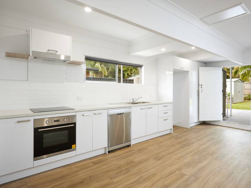 52 Whiting Street, Labrador, QLD 4215 AUS