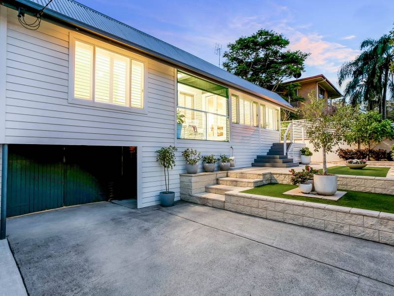 64 Wilson Street, Labrador, QLD 4215 AUS