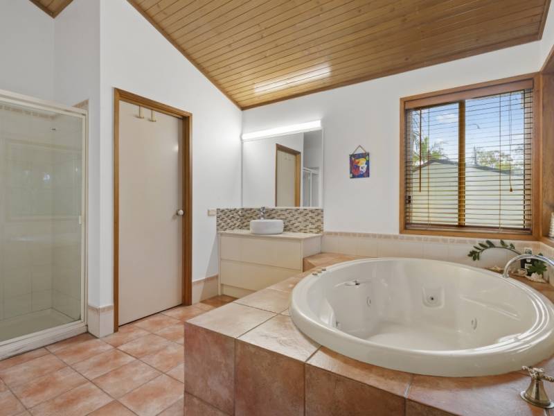 8 Rivett Court, Mudgeeraba, QLD 4213 AUS