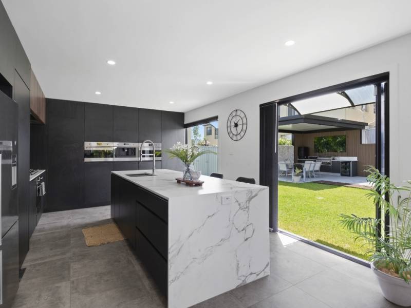 25 Golden Bear Drive, Arundel, QLD 4214 AUS