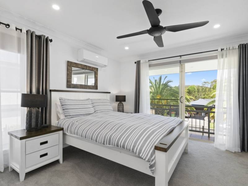 25 Golden Bear Drive, Arundel, QLD 4214 AUS