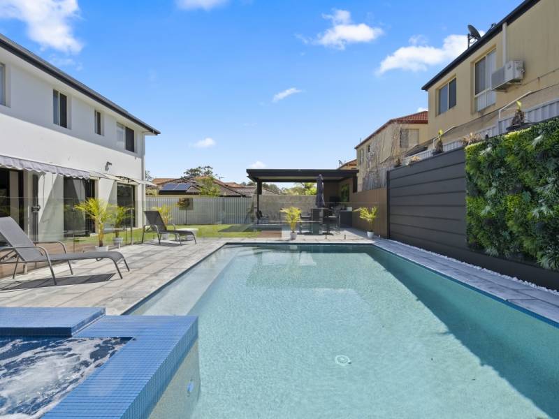 25 Golden Bear Drive, Arundel, QLD 4214 AUS