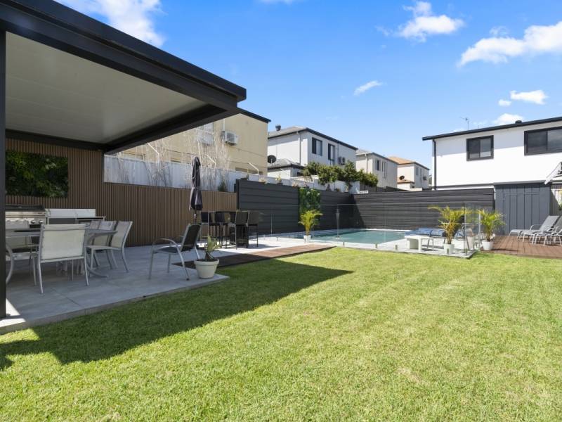 25 Golden Bear Drive, Arundel, QLD 4214 AUS