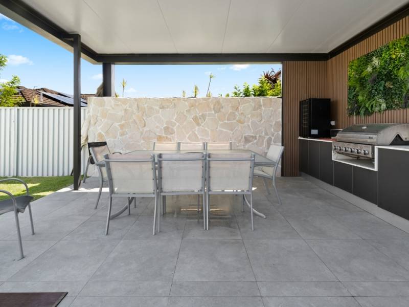 25 Golden Bear Drive, Arundel, QLD 4214 AUS