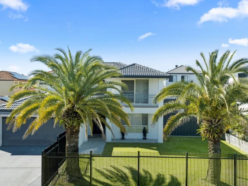 25 Golden Bear Drive, Arundel, QLD 4214 AUS