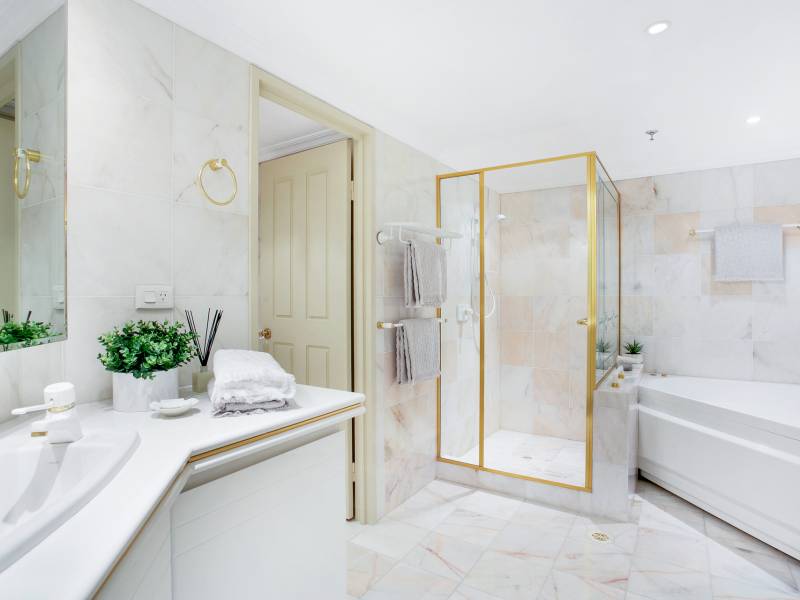 22F/5 Bayview Street, Runaway Bay, QLD 4216 AUS