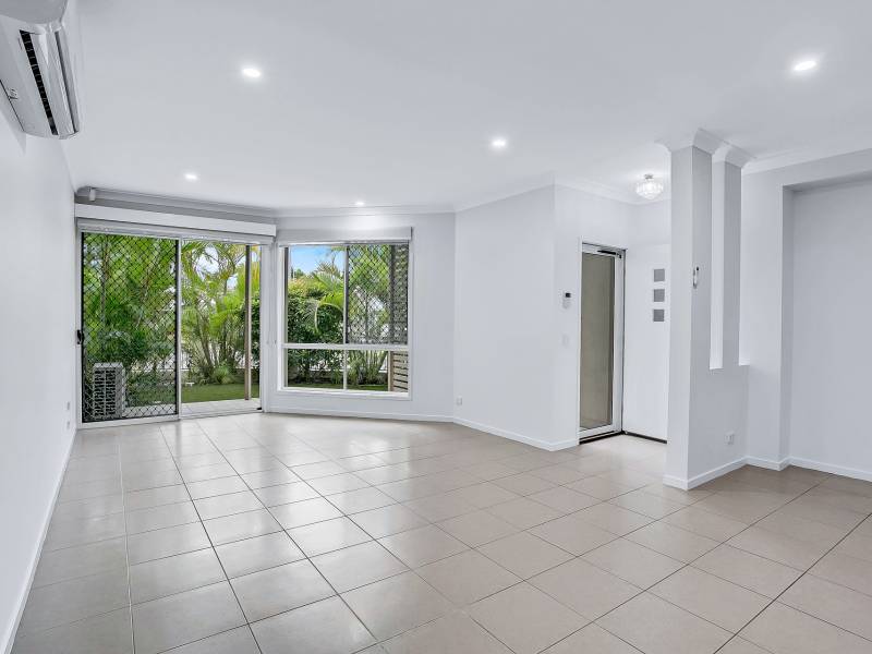 2/12 Azzurra Drive, Varsity Lakes, QLD 4227 AUS